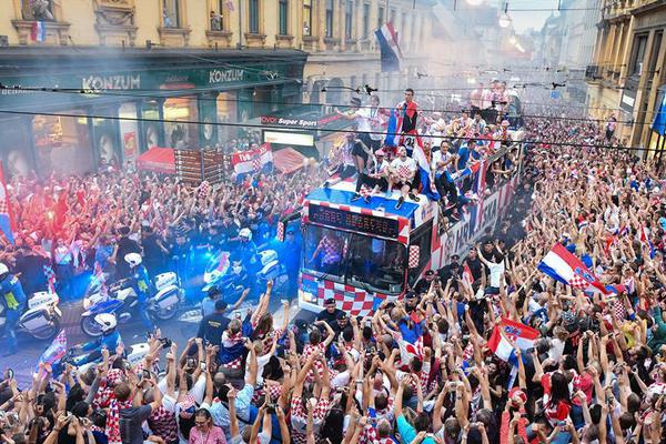 团建主持人开场白