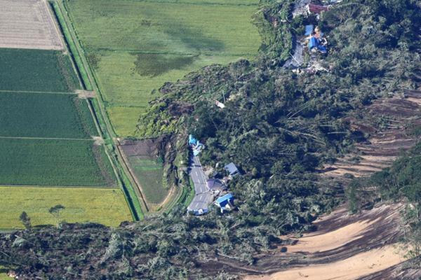 玻璃水冻住了加盐能解冻吗