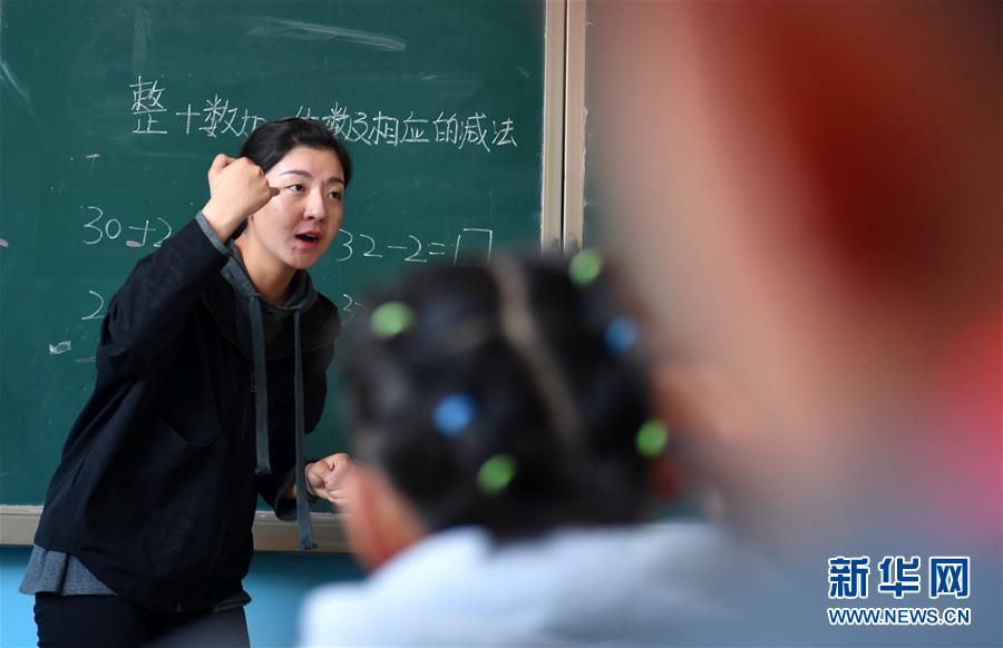 路过的蚂蚁也要称赞是什么梗