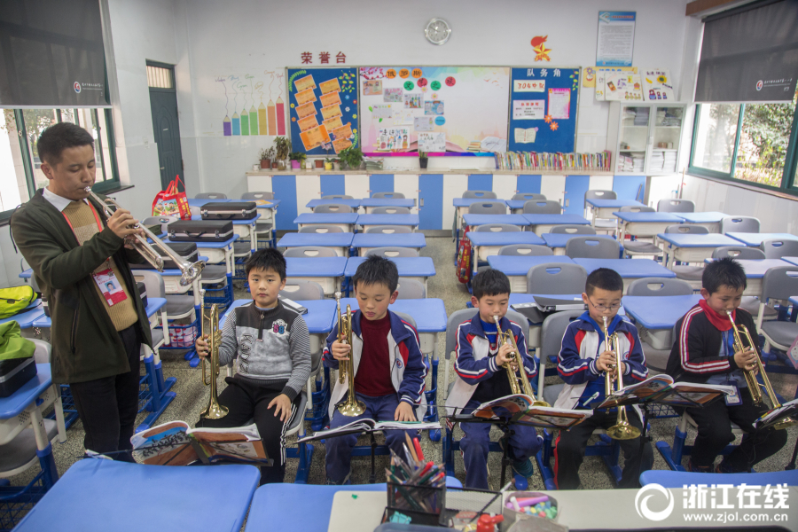 团建主持人开场白