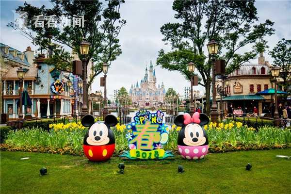 普通却自信是什么梗